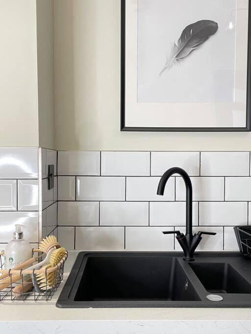 New Luxury For 2024 - Central Plymouth House - Sleeps 10 - Access To Plymouth Town - Close To The Barbican - Pets Welcome - Parking Available - By Luxe Living By Sophia Εξωτερικό φωτογραφία