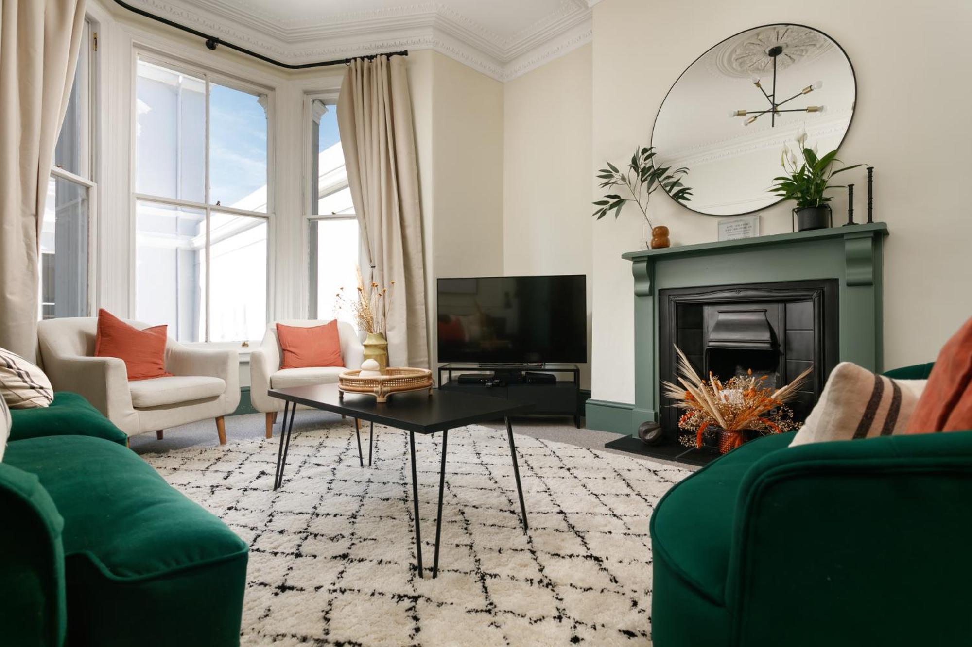 New Luxury For 2024 - Central Plymouth House - Sleeps 10 - Access To Plymouth Town - Close To The Barbican - Pets Welcome - Parking Available - By Luxe Living By Sophia Εξωτερικό φωτογραφία