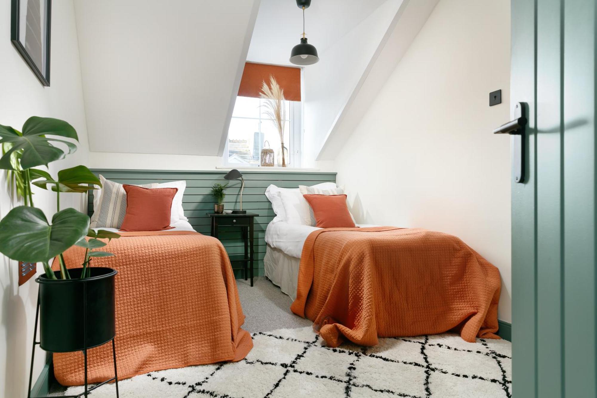 New Luxury For 2024 - Central Plymouth House - Sleeps 10 - Access To Plymouth Town - Close To The Barbican - Pets Welcome - Parking Available - By Luxe Living By Sophia Εξωτερικό φωτογραφία