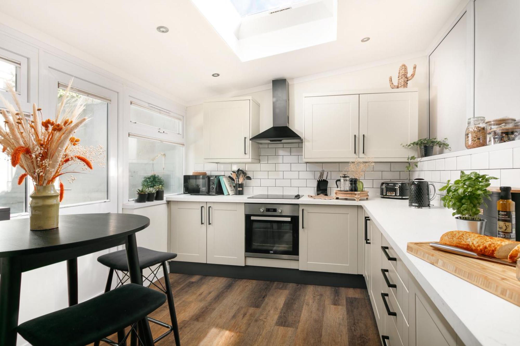 New Luxury For 2024 - Central Plymouth House - Sleeps 10 - Access To Plymouth Town - Close To The Barbican - Pets Welcome - Parking Available - By Luxe Living By Sophia Εξωτερικό φωτογραφία